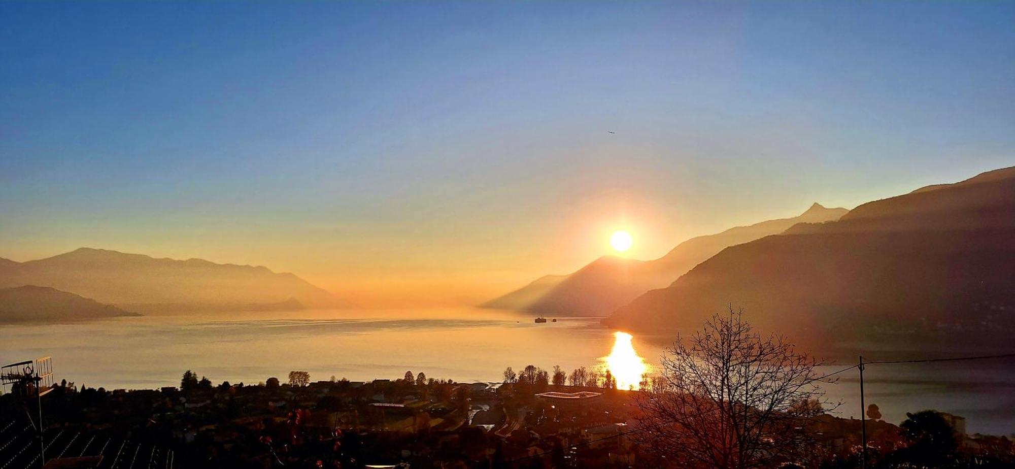 Sole & Lago-Lake Maccagno Exteriér fotografie